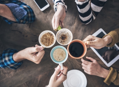 Querendo sair do pretinho básico, confira dicas para fazer cafés deliciosos 