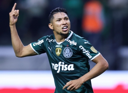 Artilheiro do Palmeiras, Rony se diz honrado em igualar Pelé e Zico em número de gols na Libertadores 
