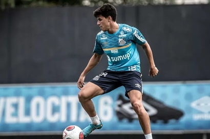 Santos celebra fim do contrato milionário de meia do Real que nem estreou 